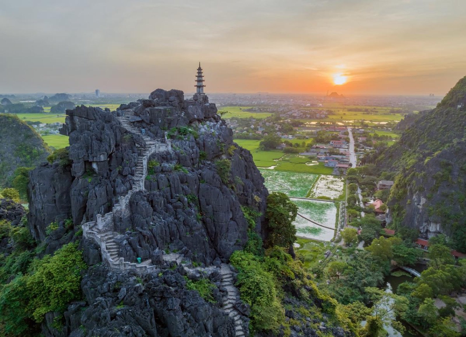 Ninh Binh Tour Comparisons & Itinerary Guides: Family, Couple & Solo Traveler Recommendations