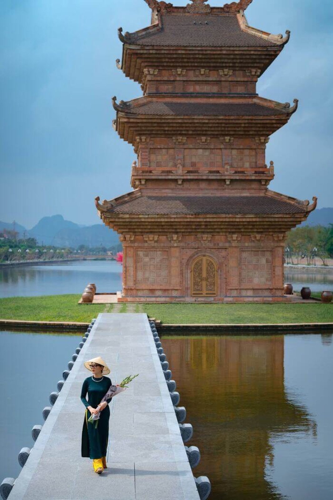 Things Nobody Tells You Before Visiting Ninh Binh: Comparing Private VIP vs Small Group Experiences